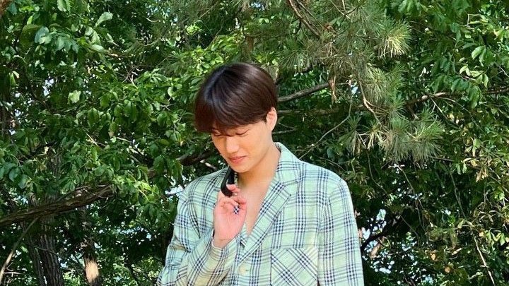 soyhen_'s tweet photo. EMPTY ✨
Kim Jongdae havia perdido o sentido da vida quando sua ômega faleceu, levando consigo o seu filhote. Kim Jongin nunca encontrou sentido na maneira como vivia, vagando pelo mundo e sobrevivendo da forma que podia.  + https://t.co/qtzRc0yGKI