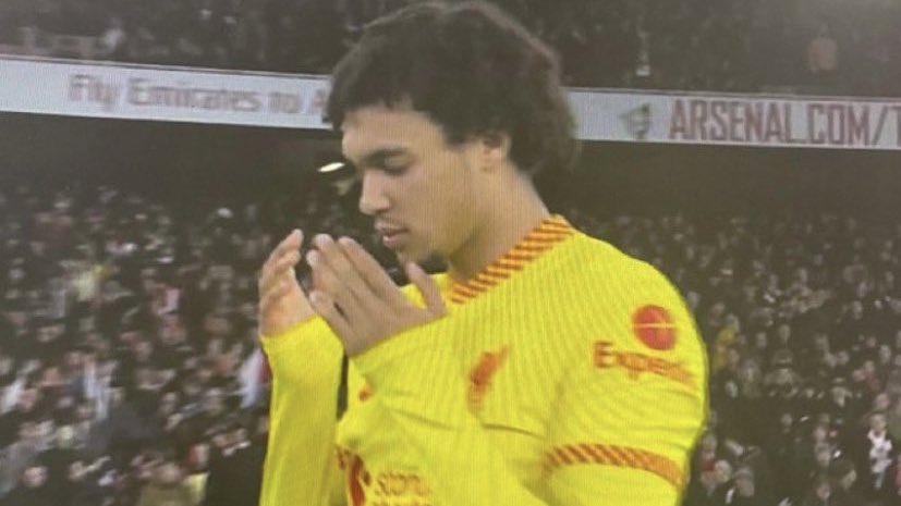 LiamMLFC's tweet photo. Waiting for Trent to sign the contract like https://t.co/QImqLZJSJV