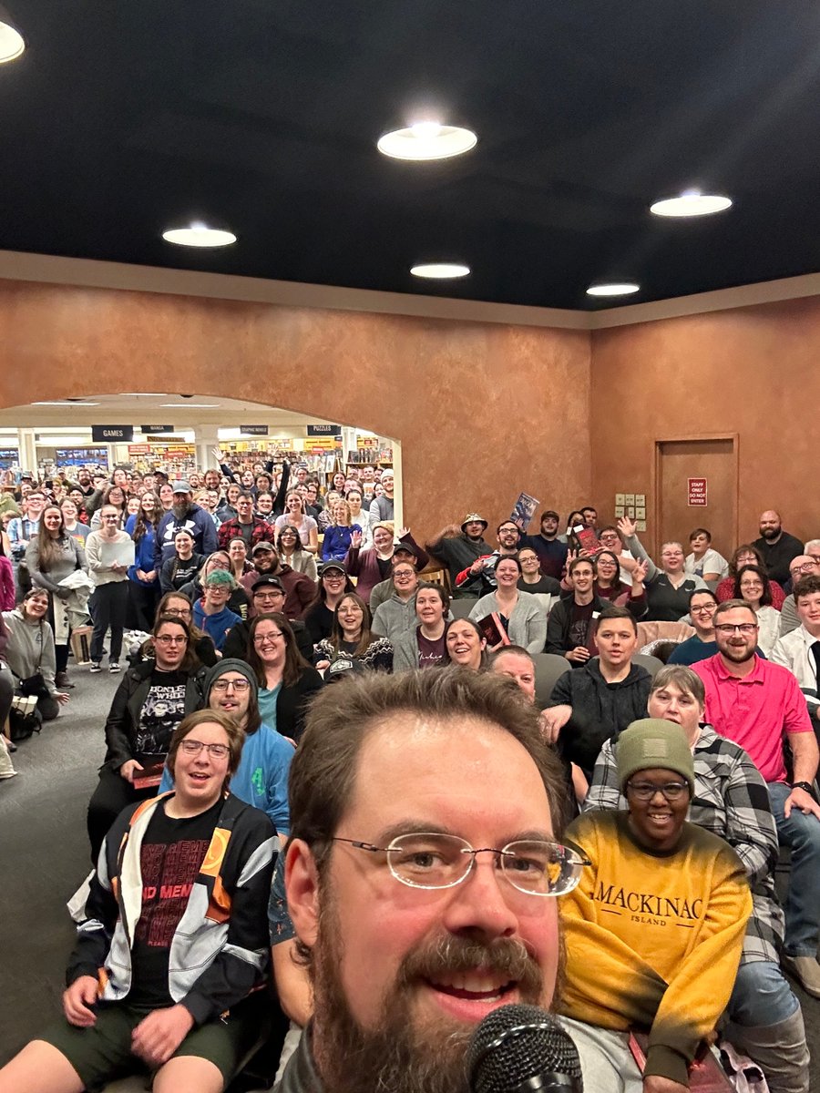 paolini's tweet photo. Had a great tour launch for the deluxe edition of #Murtagh yesterday! Thank you to all the fans who came out to @SchulerBooks! Tag me with your fun pics and videos—can’t wait to see them. 📕📕📕 
.
. @GetUnderlined #worldoferagon #AuthorsOfTwitter https://t.co/iSFnkMMiDJ