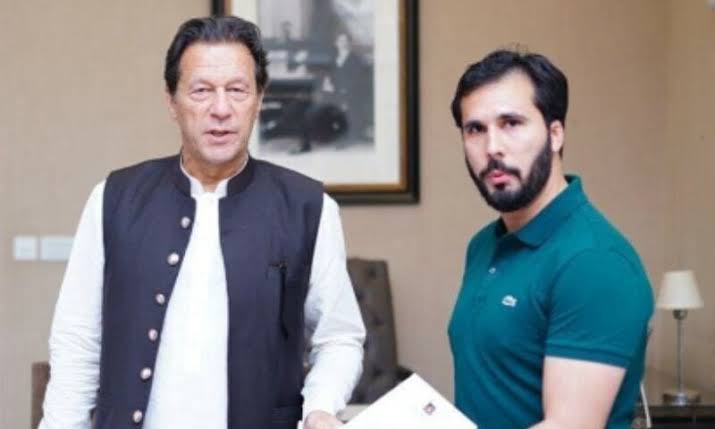 FaisalJavedKhan's tweet photo. Release Imran Khan's sisters, Imran Khan's Wife, Imran Khan's nephew and Imran Khan himself #ReleaseImranKhanFamily 
#JusticeForImranKhan https://t.co/f3MKL5aSkW
