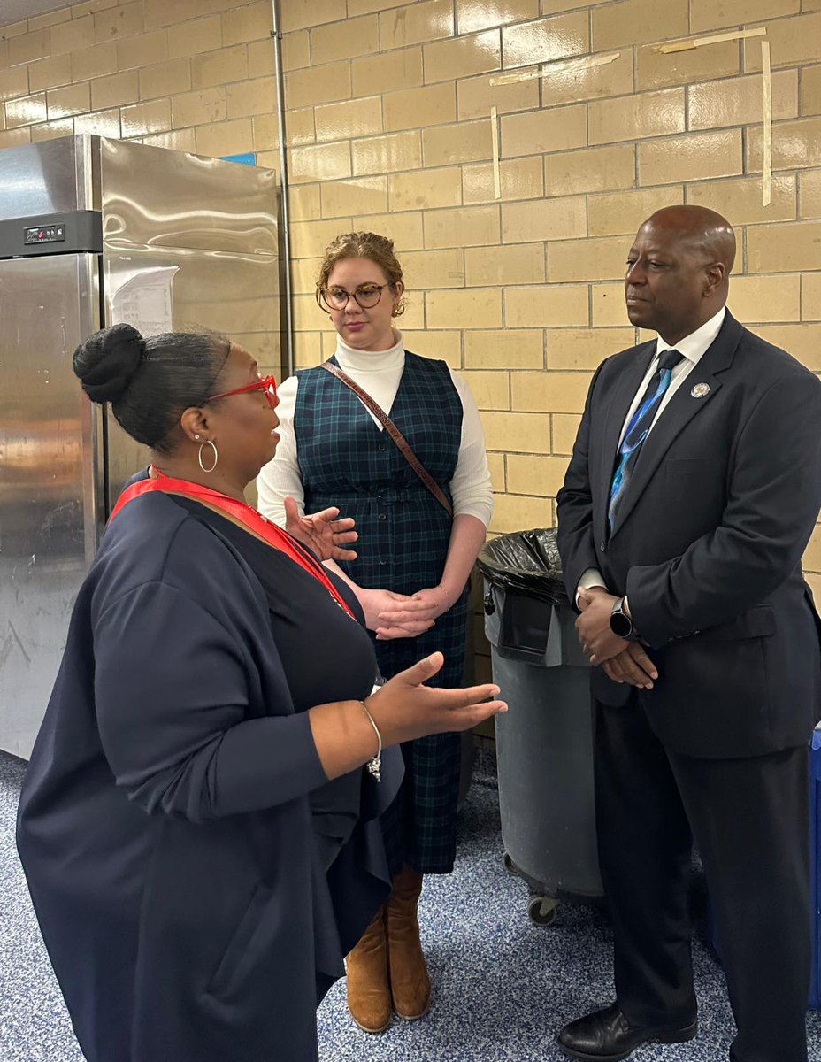 SM4ANJ's tweet image. For #NSLW2024, we visited Davis Elementary School with Assemblyman Spearman to discuss the impact #schoolmeals are having in Camden and across our state. 

Thank you Assemblyman Spearman, Camden City School District, and Camden School Nutrition for such a wonderful visit!