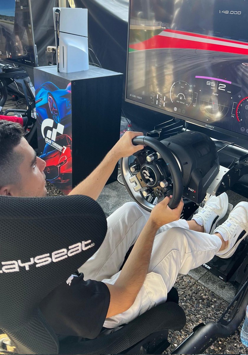 coquelopez14's tweet photo. Gran fin de semana y gran experiencia en el #MarcaSportWeekend 🙌🏻😁
Fue todo un placer poder asistir, así como tener esos retos en GT7 contra los que se animaron del público✌🏻
Mil gracias tanto a @marca como a @TeamDUXGaming por la oportunidad, ha sido un evento de 10🤩 https://t.co/xASRS2WzZh