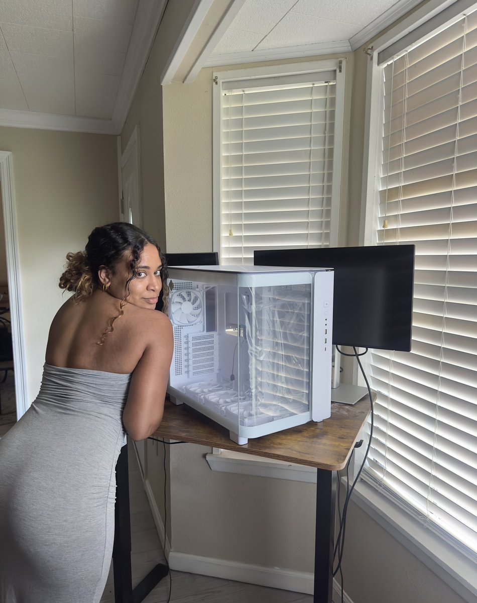 ColeWithDaCurls's tweet photo. Built my first PC 🤩 https://t.co/CZIdjtakn4