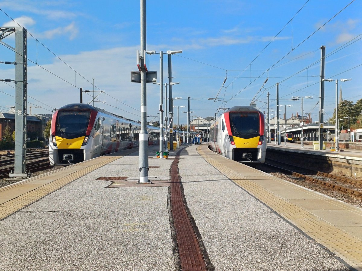 danthetrainman's tweet image. Nice sunny October day at #Norwich today. #class745 #greateranglia #sunshine #daysout #ukrail #ukrailscene