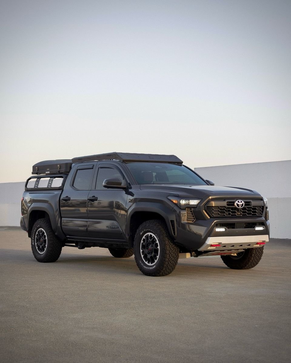 TV_Toyota's tweet photo. Turning the all-new #Tacoma into a custom beast, one mod at a time! 📸: @trdmoro https://t.co/K8OtSxLFKv