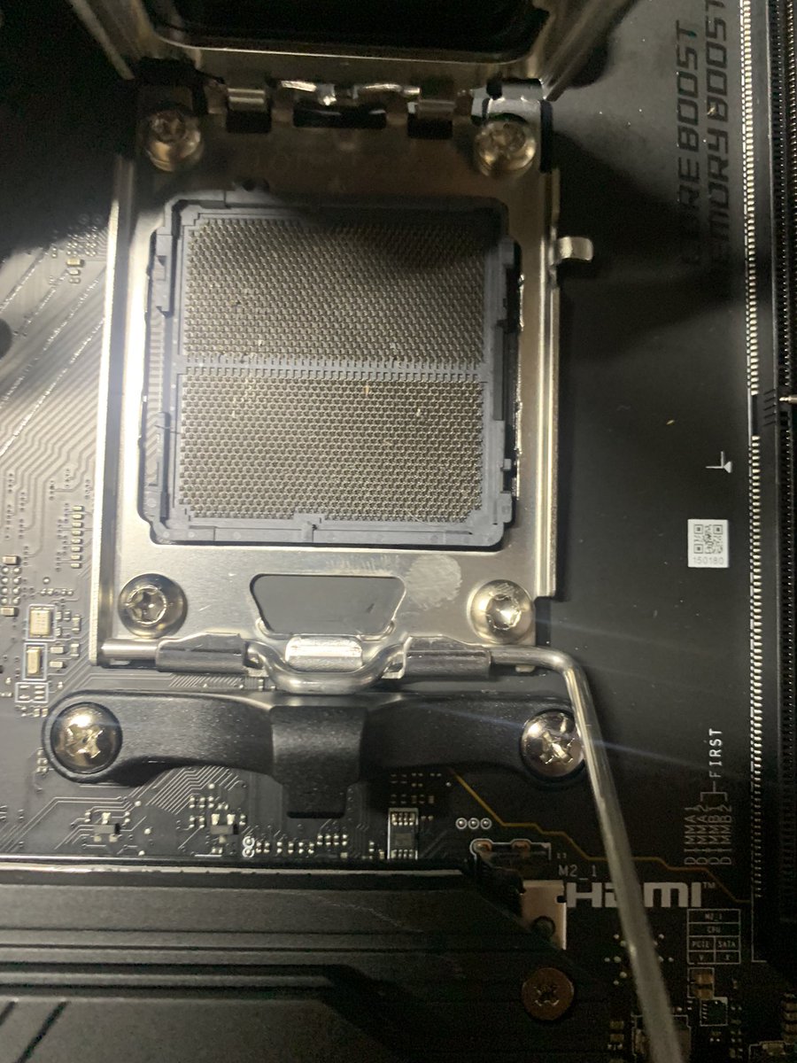 MhenniTV tweet media