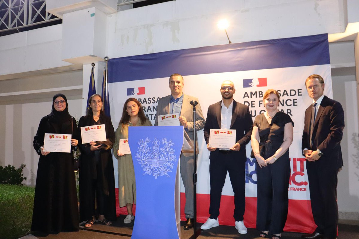 JBaptisteFaivre's tweet photo. Une belle soirée dédiée à la #languefrançaise au 🇶🇦 où @ifqdoha a aussi présenté hier l'exposition "Écrire en français" qui explore le parcours de plus de 100 #écrivains et #écrivaines originaires des quatre coins du monde et s'exprimant en français. 

Et l'occasion de féliciter l'école Charlemagne pour l'obtention du label France éducation international récompensant son engagement envers la langue française.

@FEI_sevres @alliancefrparis 
@Francophonie_24 @OIFrancophonie @ifqdoha @LMushikiwabo @francediplo @Voltaire_doha
@FR_Consulaire @MofaQatar_FR #HECQatar #BonaparteDoha 
@CampusFrance
@OryxFM @dohaaccueil