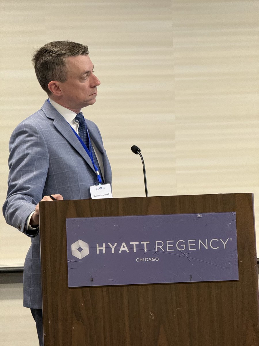 chemobrainfog's tweet image. ⭐️⭐️⭐️⭐️⭐️ Committee chair, Dr ⁦@marklewismd⁩ leading the ⁦@SWOG⁩ #DigitalEngagement session #SWOGonc