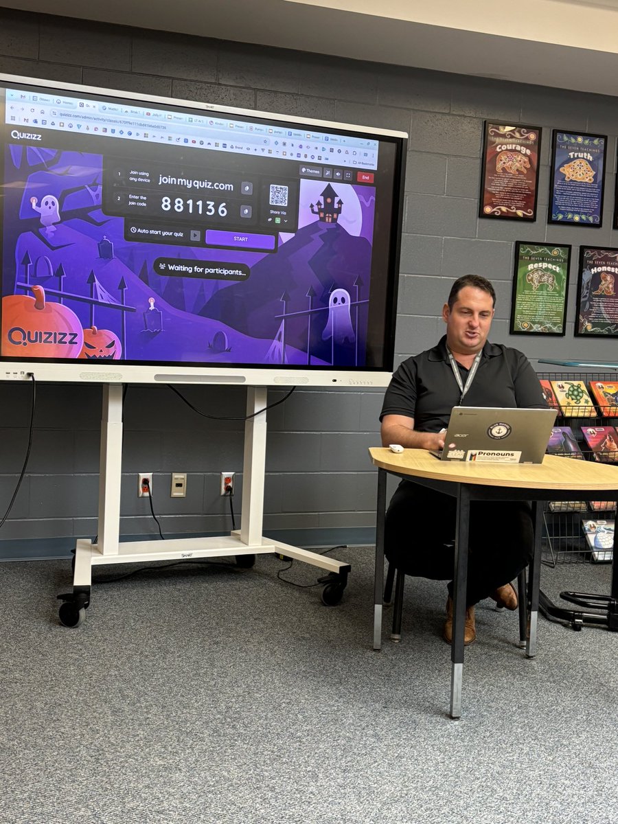 Our <a href="/StAnneOCSB/">St. Anne School</a> teachers learning about #ocsbAI with <a href="/OCSB_LT/">OCSB LT Department</a> Julian!