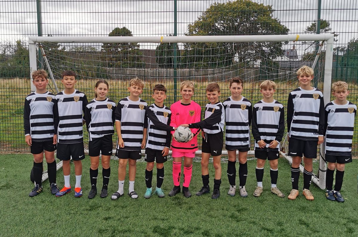 ESFA Champions Cup U12 Boys:

Fixture 1 (28/09/24)= Carmarthenshire SFA 3 - 0 East Cornwall SFA (L)

Fixture 2 (12/10/24) = East Cornwall SFA 4 - 2 Gosport and Fareham SFA (W)

Next fixture (16/11/24) = Poole and Dorset SFA Away.

esfachampionscup.leaguerepublic.com/fg/1_93529910.…

⚽⚪⚫