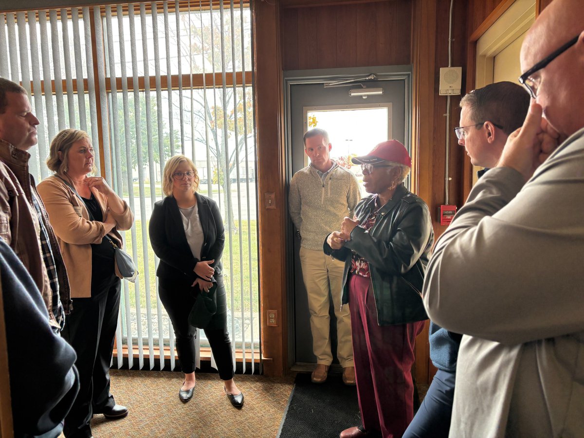 OhioSoybean's tweet photo. Yesterday, OSA joined @OhioAgriBiz meeting with @andersonsgrain and State Senator Paula Hicks-Hudson to discuss the critical role of highly qualified grain graders and logistics in addressing supply chain challenges. Thank you to everyone involved for this important conversation! https://t.co/DPAxXourlC
