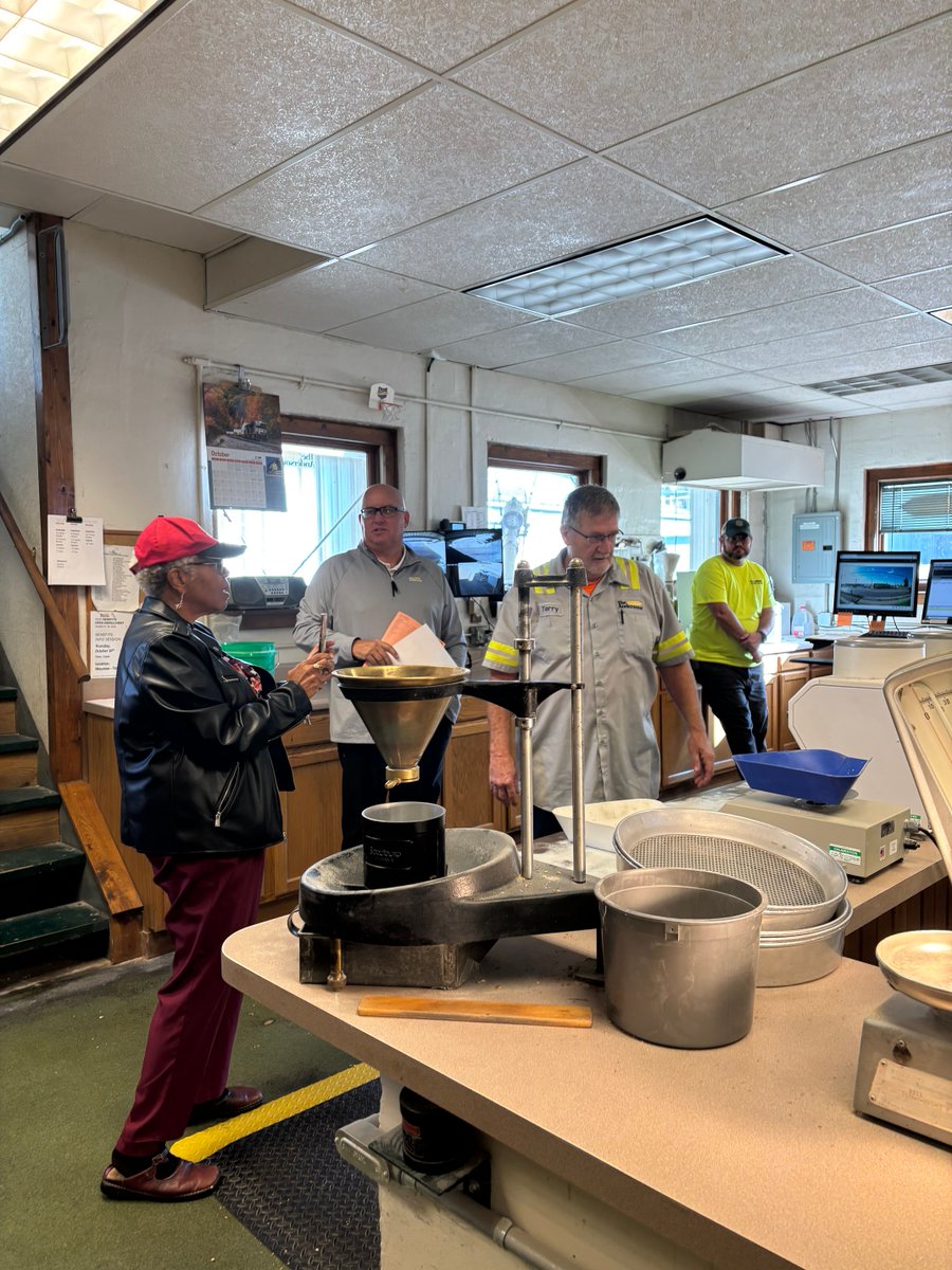 OhioSoybean's tweet photo. Yesterday, OSA joined @OhioAgriBiz meeting with @andersonsgrain and State Senator Paula Hicks-Hudson to discuss the critical role of highly qualified grain graders and logistics in addressing supply chain challenges. Thank you to everyone involved for this important conversation! https://t.co/DPAxXourlC