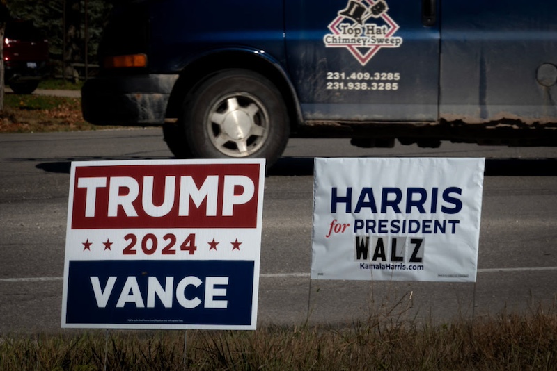rollcall's tweet image. President Joe Biden and Vice President Kamala Harris have sharpened their rhetoric against Donald Trump as the Republican presidential nominee has courted women voters — even while he still defends the overturning of #RoeVWade. ow.ly/SqWA50TMSQ9