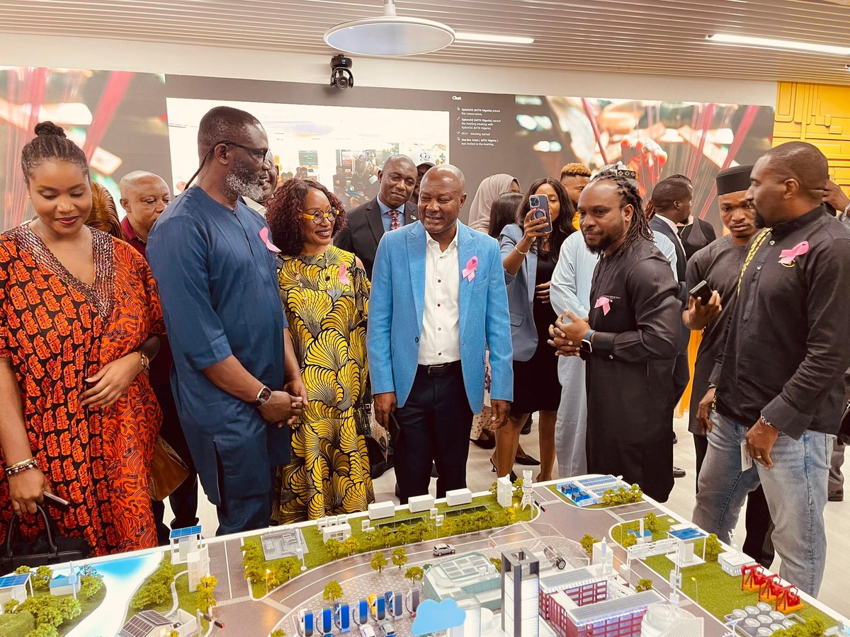 TweetsByAmaka's tweet photo. Imagine this: taking a virtual reality tour of Paris from your living room, thanks to MTN 5G. The future we dreamt about is no longer just an idea. Itβs here!!
Are you ready for whatβs next?
#FutureWithMTNN #MTNDigitalExperience https://t.co/lYw3sMP8fH