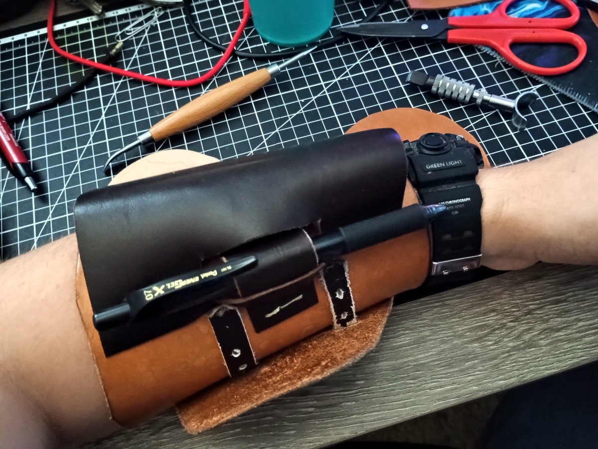 I'd regularly forget what I'm working on at work if I started thinking about other things, so I made this notepad armband thing!