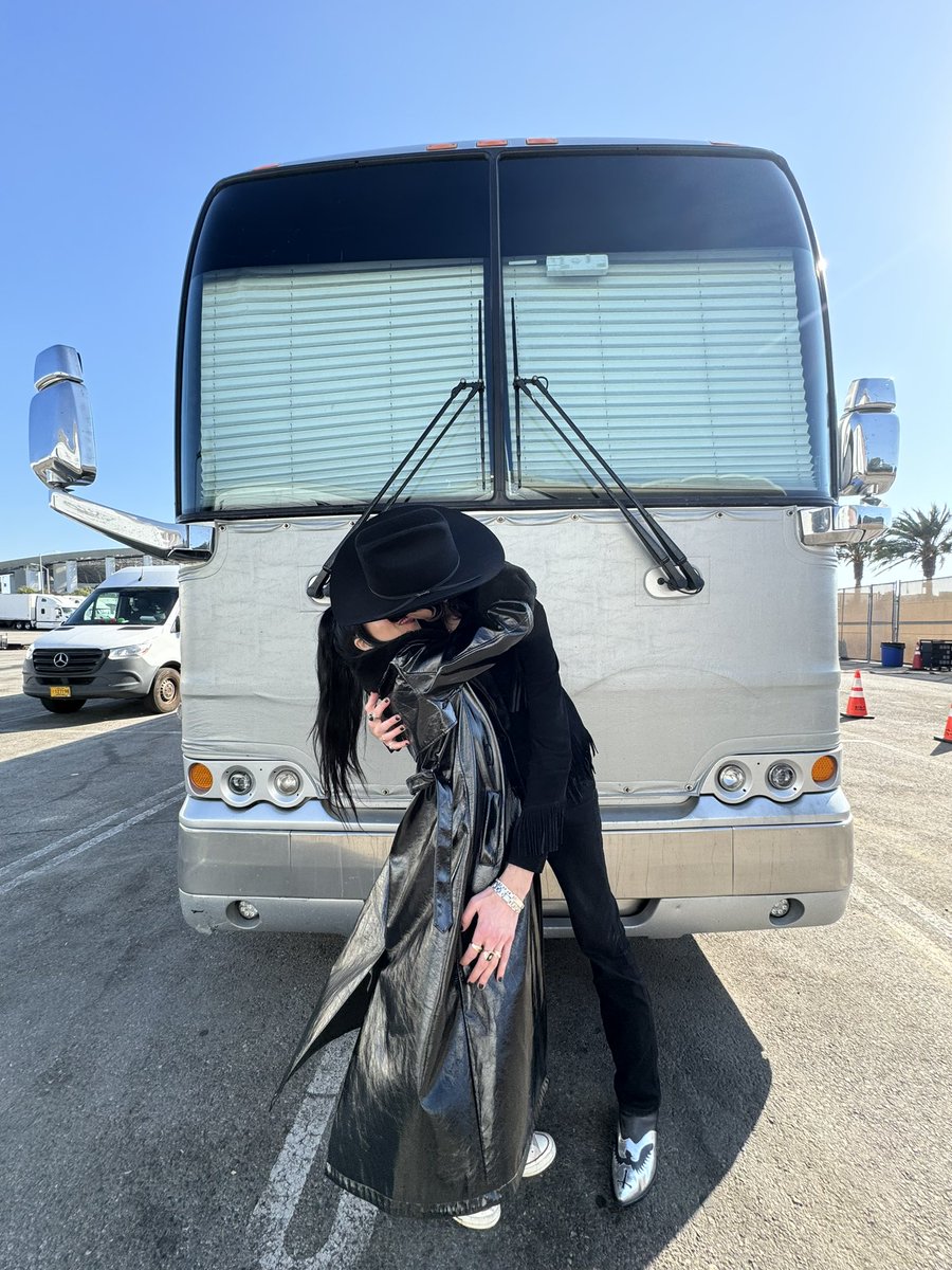 Goodbye to succu-bus #666! Coffins are all empty now 😢
Thanks to our incredible crew, band, and all the demons who came out on the FALLEN ANGELS tour.
Back into our crypt we go…