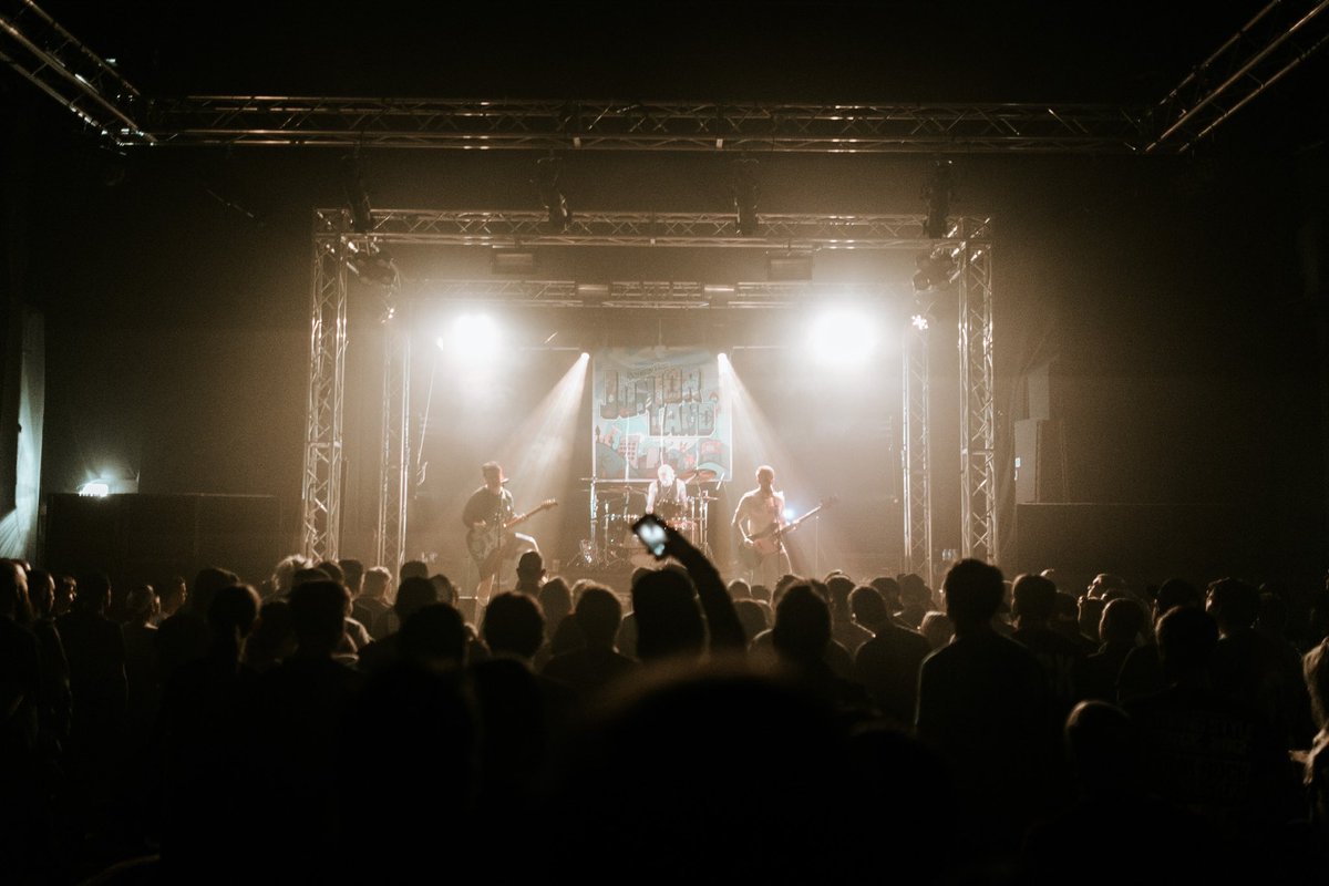 Holy smokes. JUNIORLAND just turned NINE years old. 🎂

What’s your favourite song off this record, and should we play it at our show on Nov 15? 

Don’t 4get to grab tix: craigietix.com/juniorlive