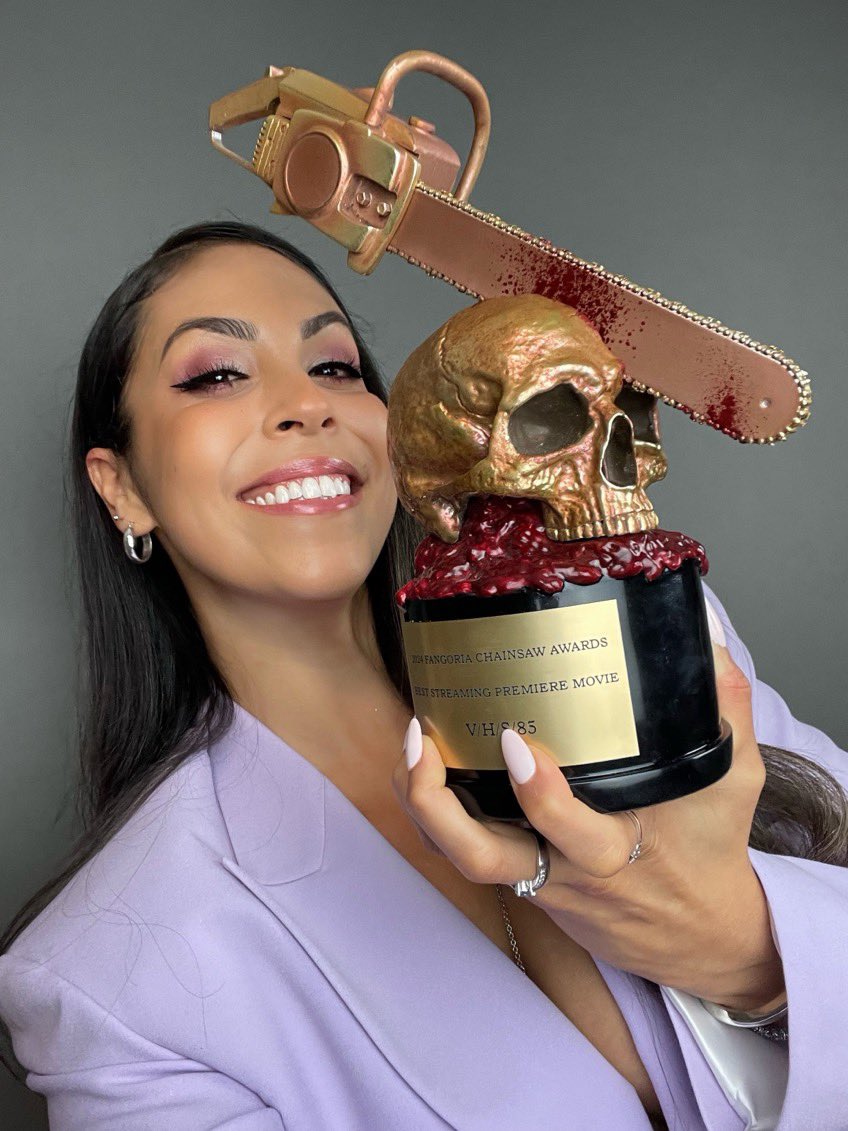 WON a GORE-geous #CHAINSAWAWARD🏆💀! Gracias @fangoria 🩸
QUE CHINGON Felicidades Cast &amp; Crew!! V/H/S/85 was one of the most incredible and memorable directing/writing experiences I’ve ever had!! Especially when we had a real earthquake while making this film in Mex City😅 #vhs85