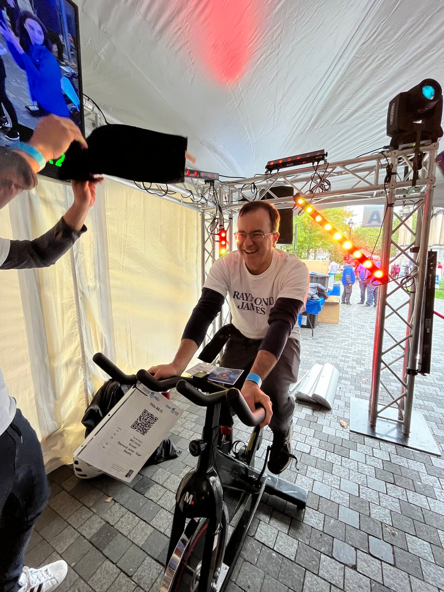 demos_csb's tweet image. 🚴‍♂️ Notre équipe a récolté plus de 3 200 $ lors du Roulons pour vaincre le diabète FRDJ, et Raymond James près de 40 000 $ pour la recherche sur le DT1!

Saviez-vous que les personnes atteintes de DT1 peuvent être admissibles au #CIPH et au #REEI?

Écrivez-moi pour en savoir pl