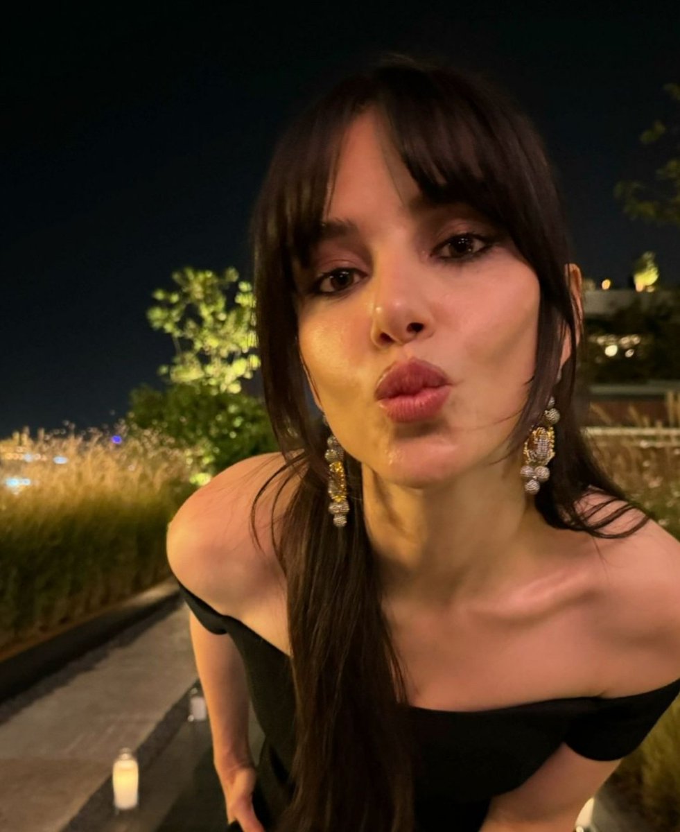 JulyaRinMar's tweet photo. #ÖzgeGürel
😍😍 https://t.co/x173Zh6q5Z