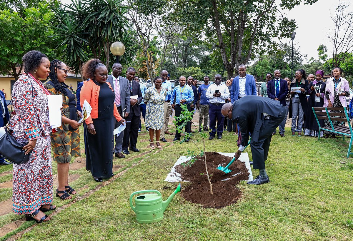 SingoeiAKorir's tweet photo. Pleased to join ⁦@ICRAF⁩ leadership today to commemorate #WorldFoodDay. Commended the organization for its contribution to Kenya’s food, soils and ecological security as well as its excellent evidence based research and documentation. ⁦@ForeignOfficeKE⁩ https://t.co/vMpgYbta6z