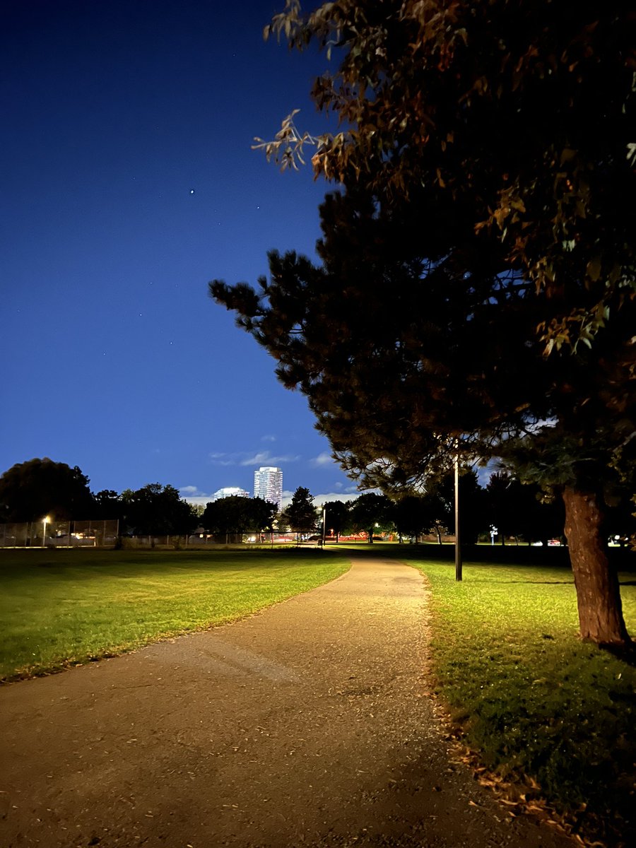 kunrup's tweet photo. Well before the sunrise 🌅, easy 8 K as I taper down for the long run ahead. It’s cooler with 3 degrees.
#brampton #positivity #positivevibes #stayactive #staymotivated #marathonbound #torontowaterfrontmarathon #runforfun #runforhealth #fall #autumn https://t.co/IZly4xik4V