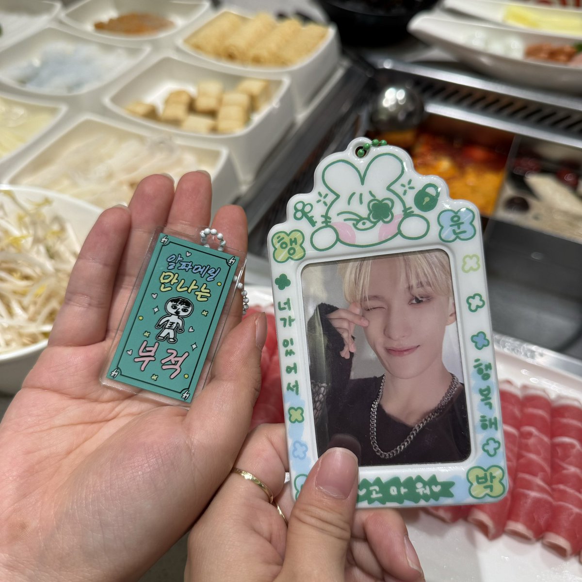 hodeng7272's tweet photo. 건희 소스랑 같이 인증샷🤤 https://t.co/sQo5scMiVN