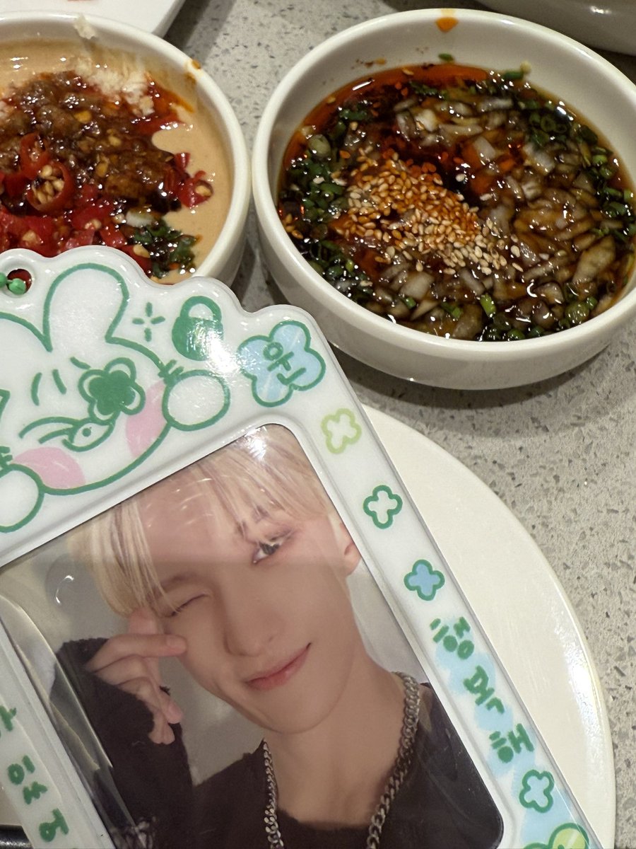 hodeng7272's tweet photo. 건희 소스랑 같이 인증샷🤤 https://t.co/sQo5scMiVN