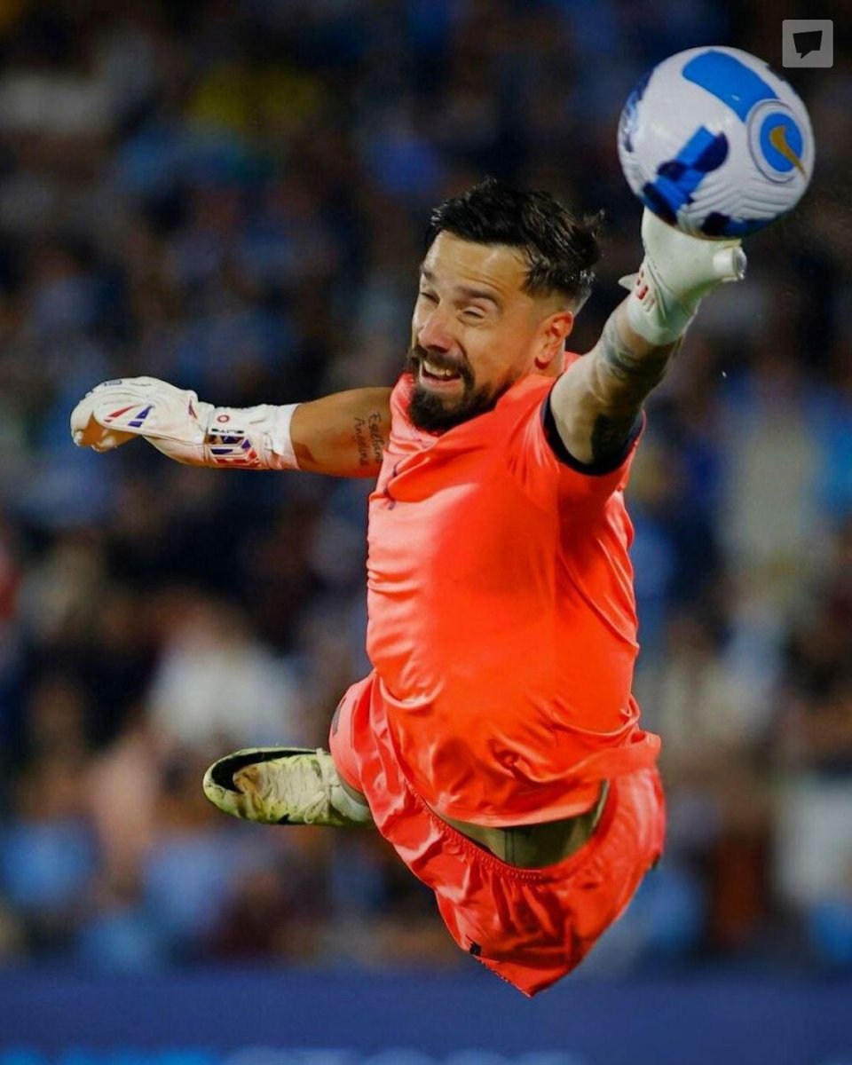 MrOFFSIDER's tweet photo. Arquero de Selección. Titular fijo. https://t.co/w7LL0EZbWR