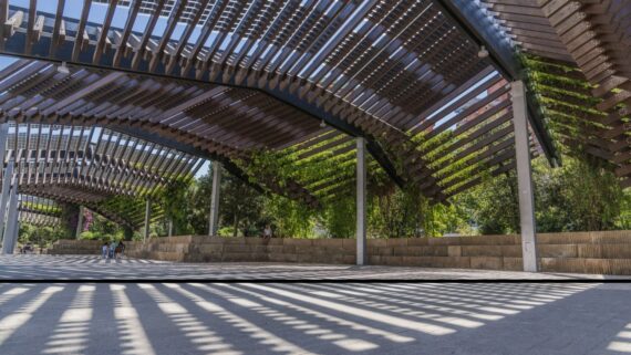 bcn_hg's tweet photo. 🌞 #PlaClima | Properament es farà una prova pilot d'un nou servei d’#autoconsum d'energia solar.

S'adreça a persones o comerços a menys d'1 km de les pèrgoles de:
📍 la ronda de Dalt, al pg. de la Vall d’Hebron
📍 la pl. d’Alfonso Comín

ℹ️ https://t.co/A7By0DfpMP https://t.co/m2YpJGkXlK