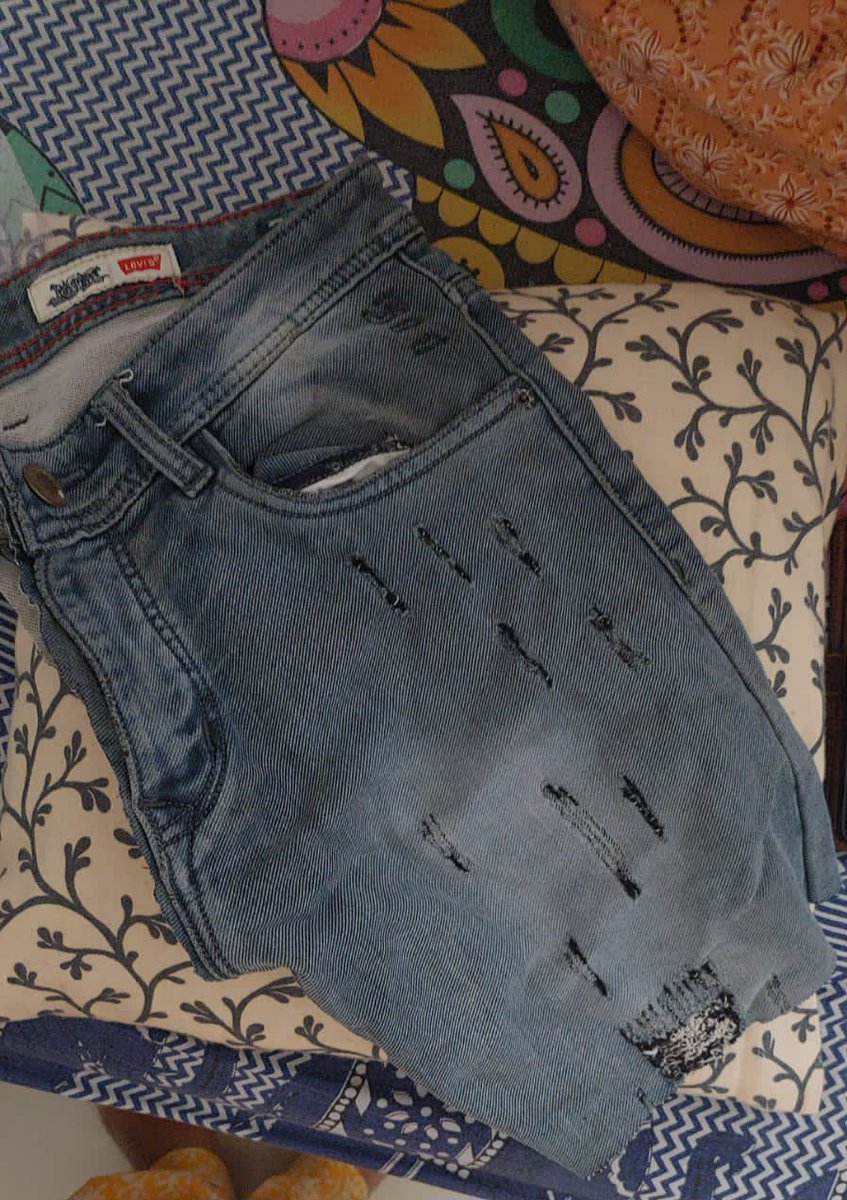 Aloo_Bhaloo's tweet photo. #meesho doesn't have and control on shipped products and quality control. And then they term true incidents as false claims. Today I got my parcel with completely different used and dirty clothes from what I ordered. You guys seriously need to look into your products. https://t.co/I1UeLwEpuX