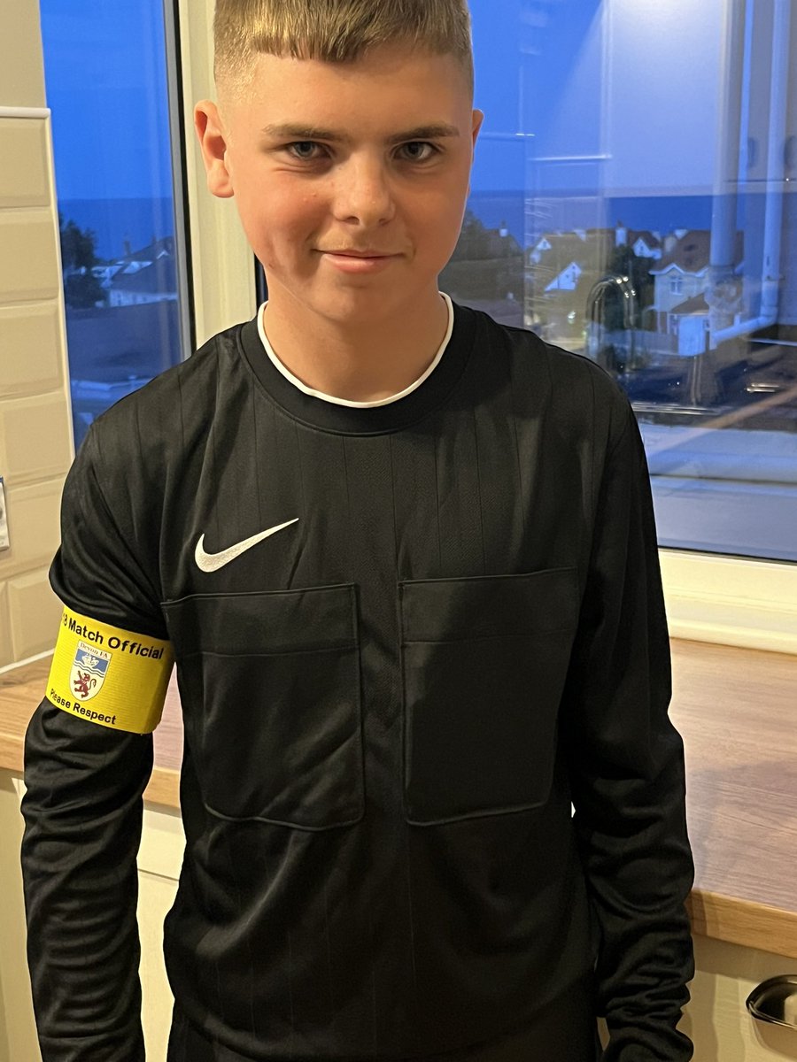 GrassrootsRefs's tweet photo. We want to share more posts like this: our next generation of referees, proud, capable and going for it. Well done, Logan Marshall, on officiating your first game at just 14. RESPECT! 🙌

#respecttheref #newreferee #youthreferee #grassrootsreferees #juniorreferee #refereecourses https://t.co/O6cFJhuqtK