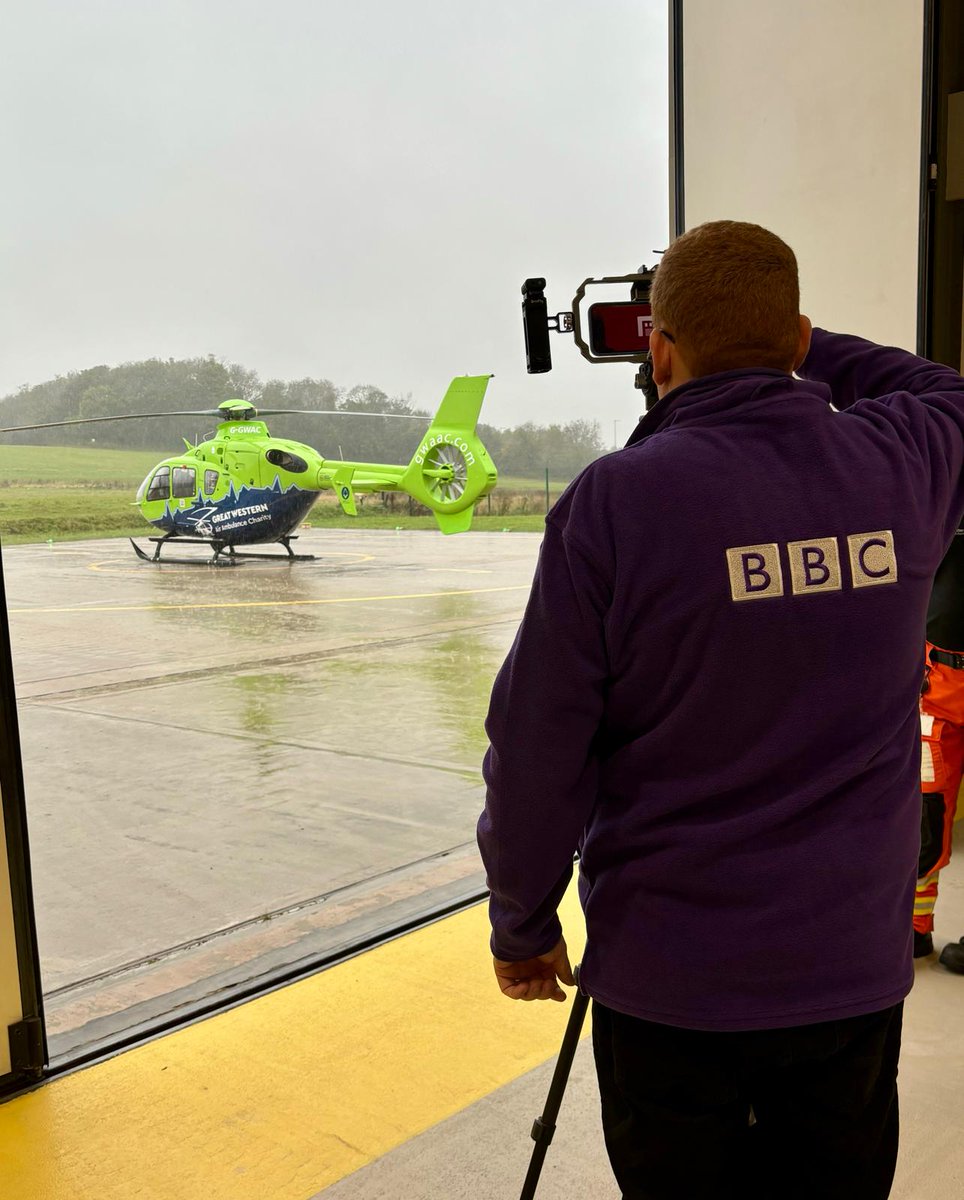 GWAAC's tweet photo. Thank you to @BBCGlos, @nickypriceradio, our wonderful guests and you - the listeners!
 
Our live radio piece today was about the importance of bystander CPR and defibrillation on #RestartAHeartDay. 
 
Learn more about these lifesaving skills at https://t.co/cugiQqDB61 https://t.co/46HeyxernT