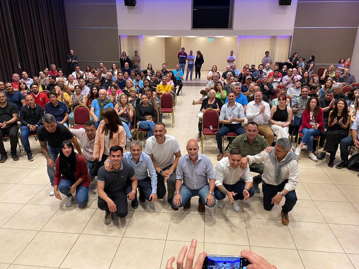 juliobanuelosok's tweet image. Tuvimos la visita al departamento #SanAlberto de Miguel Siciliano, Presidente del @BloqueHUpC donde en #MinaClavero, desarrollamos una reunión con la mesa de conducción departamental junto a dirigentes, autoridades, militantes y vecinos.