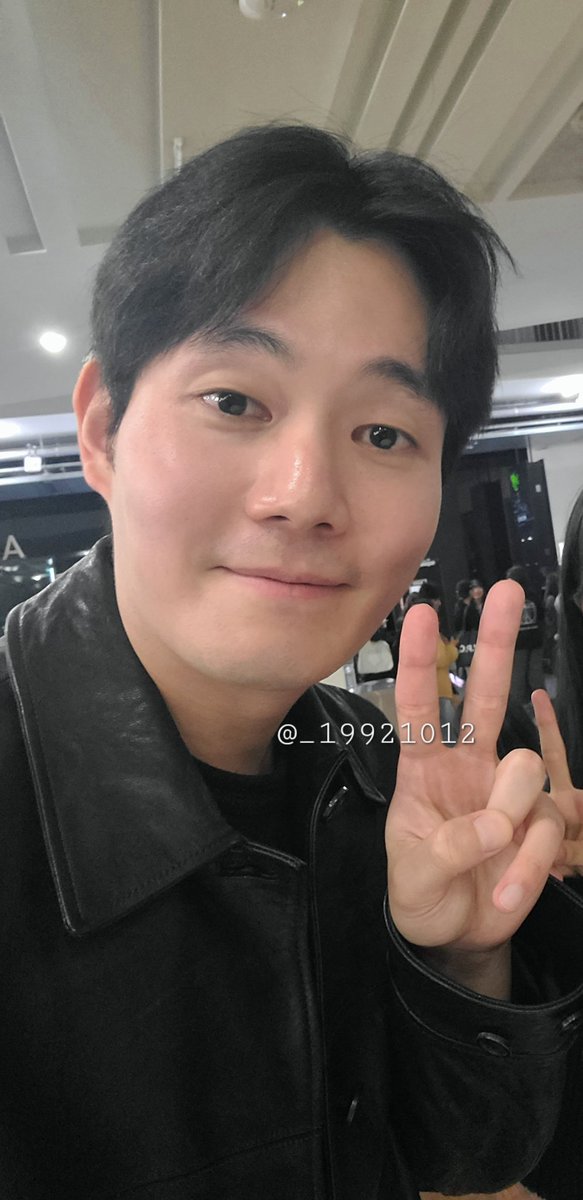 _19921012's tweet photo. 열심히 뛰어서 퇴근길 보기 성공 🥹🥹🥹
아픈 거는 이제 많이 괜찮아졋대여... https://t.co/fJlHWUw5kz