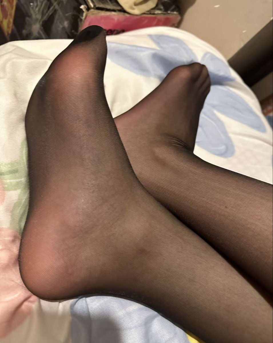 ruma11234's tweet photo. 臭脚母猪婊子想要男爹曝光自己的猪脸跟臭脚照，已经被男爹祖宗玩成黑逼烂穴了～每天醒来第一件事就是夹腿扣阴蒂对着男爹犯贱 #母猪反差婊 #臭脚 #曝光 #反差婊 https://t.co/NwR8MjxZpR