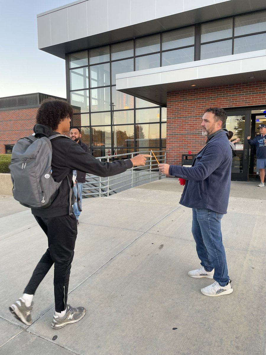 OEHSFathersClub's tweet photo. Thanks to our Dads for bringing positive vibes (and #2 pencils) to students taking Practice/PreACT tests to help get in them in the right headspace to do their best. Positivity and intention is a powerful combo! Shout-out to @Kerry282542 for all of your support! https://t.co/lnLIC2O59y