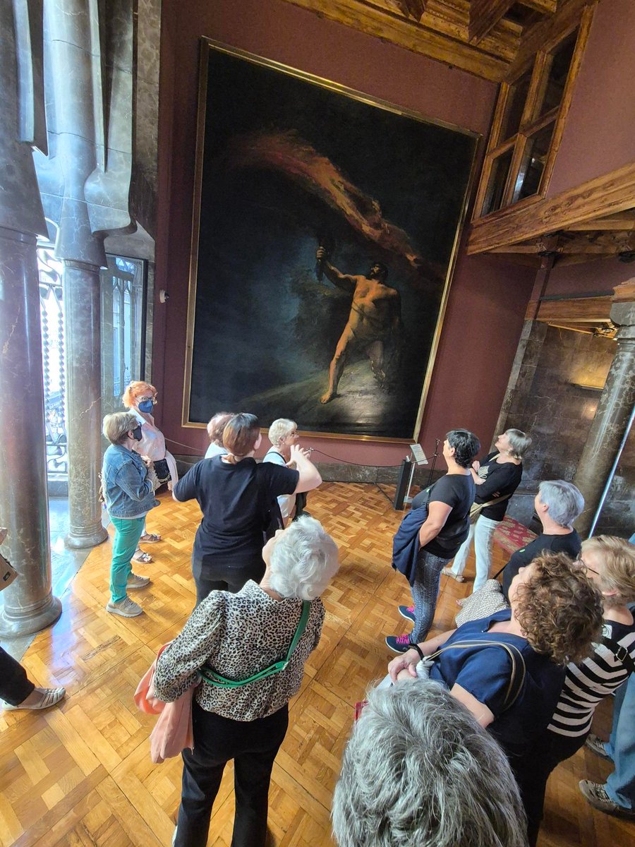 PalauGuell's tweet photo. 👵🧓 Un grup de #gentgran del Casal St. Martí va visitar ahir el #PalauGüell dins el cicle “Els museus t’esperen”, una iniciativa que apropa el patrimoni cultural de BCN a les persones grans i fomenta l’aprenentatge i la socialització.

@museusaccess @culturadiba @barcelona_cat https://t.co/g2KsYXtPNk