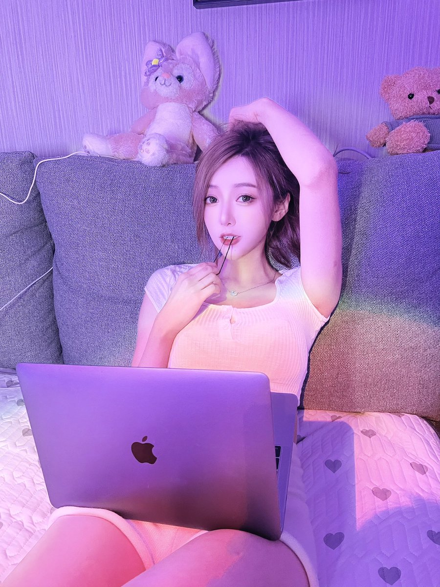居家办公👩‍💻🤳🧖🏻‍♀️ https://t.co/CmEdOEYCnV