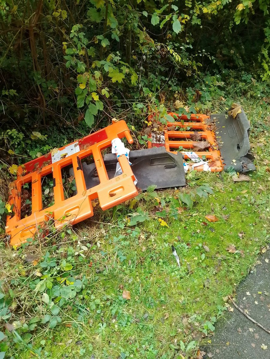 BobLuya's tweet photo. @CanalRiverTrust @StantonburyPar1 Six weeks later and the rubbish is still there. Why do I waste my time? Because I care about the environment. https://t.co/LdHSgoIbTl
