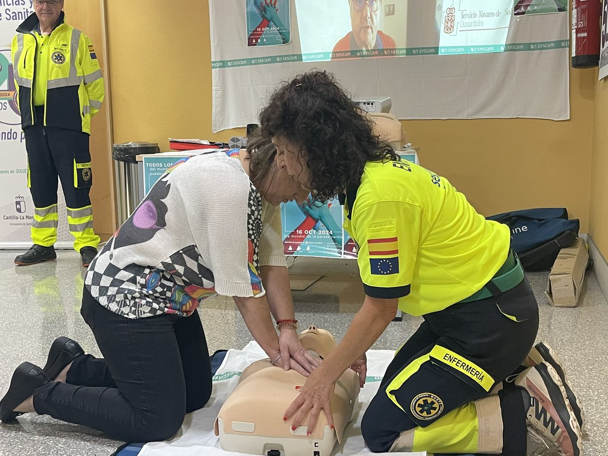 GUETS_CLM's tweet image. La @GUETS_CLM de @SanidadCLM presentes en el Hospital de Manzanares, junto a la Comisión de RCP y el Servicio de Urgencias.

Taller sobre #RCP y #DEA en el #DiaMundialdelaParadaCardiaca

#SVA de Manzanares y Valdepeñas.

#SomosGUETS #25añosGUETS