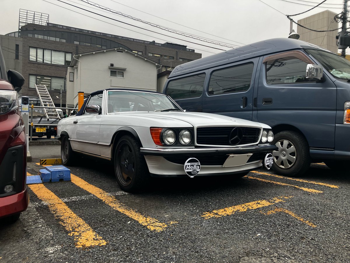 NMTiL4200GT916's tweet photo. MTなかったから載せ替えたけど、確かに直6のMT引っ張ってきた方が良かったかも知れん
#r107 #560SL #Mercedes #MT換装 https://t.co/UiiJZasyEC