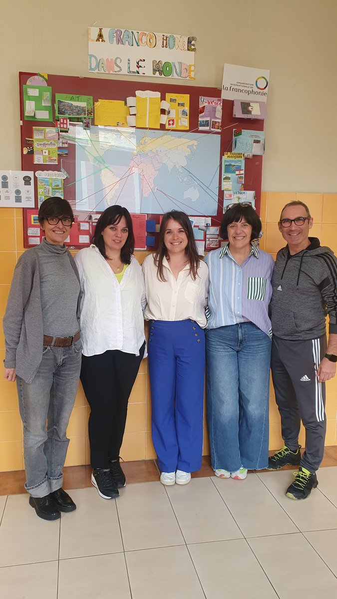 IFE_Educa's tweet photo. Hoy hemos visitado el @iesplazacruz (Pamplona) . Ha obtenido por primera vez el sello de calidad y excelencia #LabelFrancÉducation en 2024 y les hemos presentamos los recursos y actividades. Ahora forma parte de una red de 716 centros en 67 paises.
¡Enhorabuena! 👏 @educacion_na https://t.co/SBOZyAXTBb