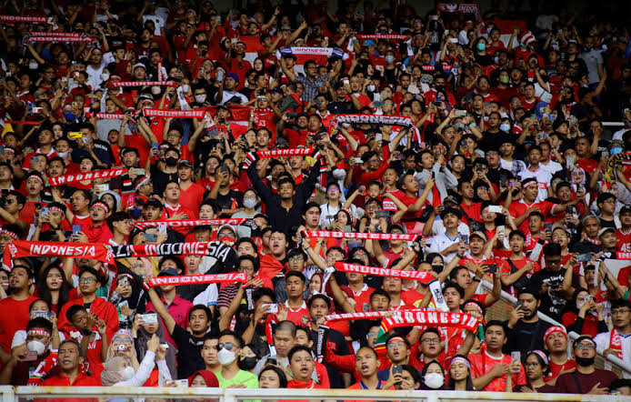 gilabola_ina's tweet photo. PSSI akan mengirim surat ke AFC agar venue pertandingan Indonesia vs Bahrain tetap di GBK.

Arya Sinulingga, Exco PSSI:

“Kita akan buat surat ke AFC untuk menyatakan bahwa pertandingan supaya fair tetap di jakarta karena sebelumnya tanding di Bahrain.

Yang kedua, kita juga akan memberi tahu bahwa kita akan menjamin keamanan dan kenyamanan bagi tamu kita seperti Bahrain, karena bangsa kita ini bangsa yang ramah terhadap tamu”
