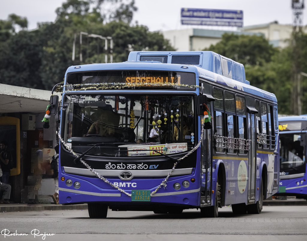 TML Smart City Mobility Solutions Ltd. won the tender to manufacture and supply 921 state of the art 12 meter low floor electric buses to BMTC…

Seen here is BMTC’s Tata Starbus EV heading towards Seegehalli Bus Depot-35, K. R. Pura after completing the journey…