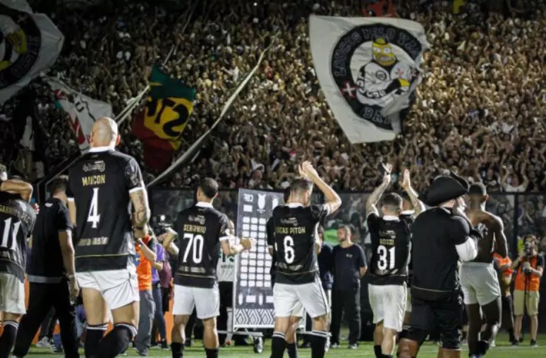 arpena_crvg's tweet photo. Pra mim é discussão imbecil.

Vasco deve jogar em SJ ou no Maracanã?

O caldeirao pulsando com 18 mil vai ser mais importante do que 40 ou 50 mil no maracanã.

nesse caso, a vitória é mais importante que o espétaculo. https://t.co/OfbviwOdyt