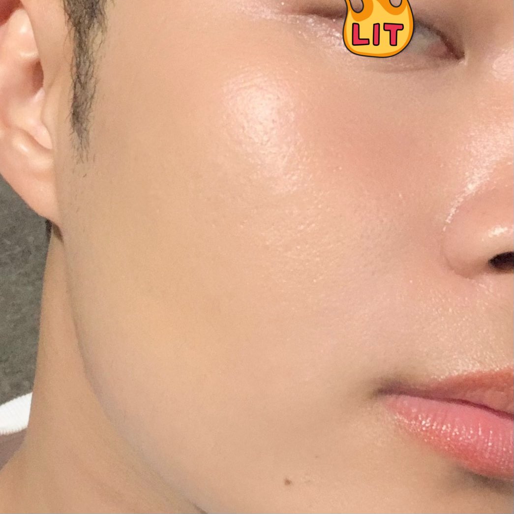 jjdoesitwork's tweet photo. จากใจแบบโนสปอน รองพื้น l’oreal ฝาแดงความทนคือชนะน็อคเลย ผ่านมา 24 ชม แต่ผิวยังกริบอยู่เลยคือหน้าไม่เอือดอ่ะ ยิงเจอเหงื่อเจอน้ำมันยิ่งสวย ทนแบบโคตรทน ไม่ต้องพึ่งไพรเมอร์/สเปรย์เลย มีมันบ้างก็ซับ เอาแบบประทับใจเว่อ อยากอยู่ให้ครบ 32 ชม ตามเคลมแต่เกรงใจผิว 555555555555 https://t.co/ylJuAKT8gM