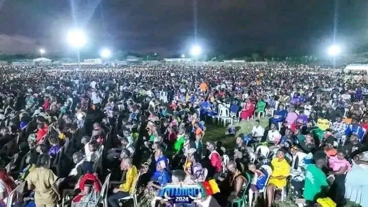Thousands of Cameroonians gather  in Thier numbers in  Kumba, to have an  intimacy with God at the crusade organised by Apostle Johnson Suleiman..
