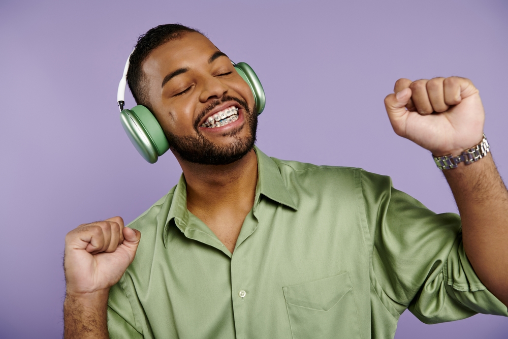 dreinbinder's tweet image. Your smile is your best accessory! Together we can make that confidence shine brighter! Schedule an appointment today! 😁 #SmileConfidence #BracesJourney #InvisalignLife #BrighterSmile
