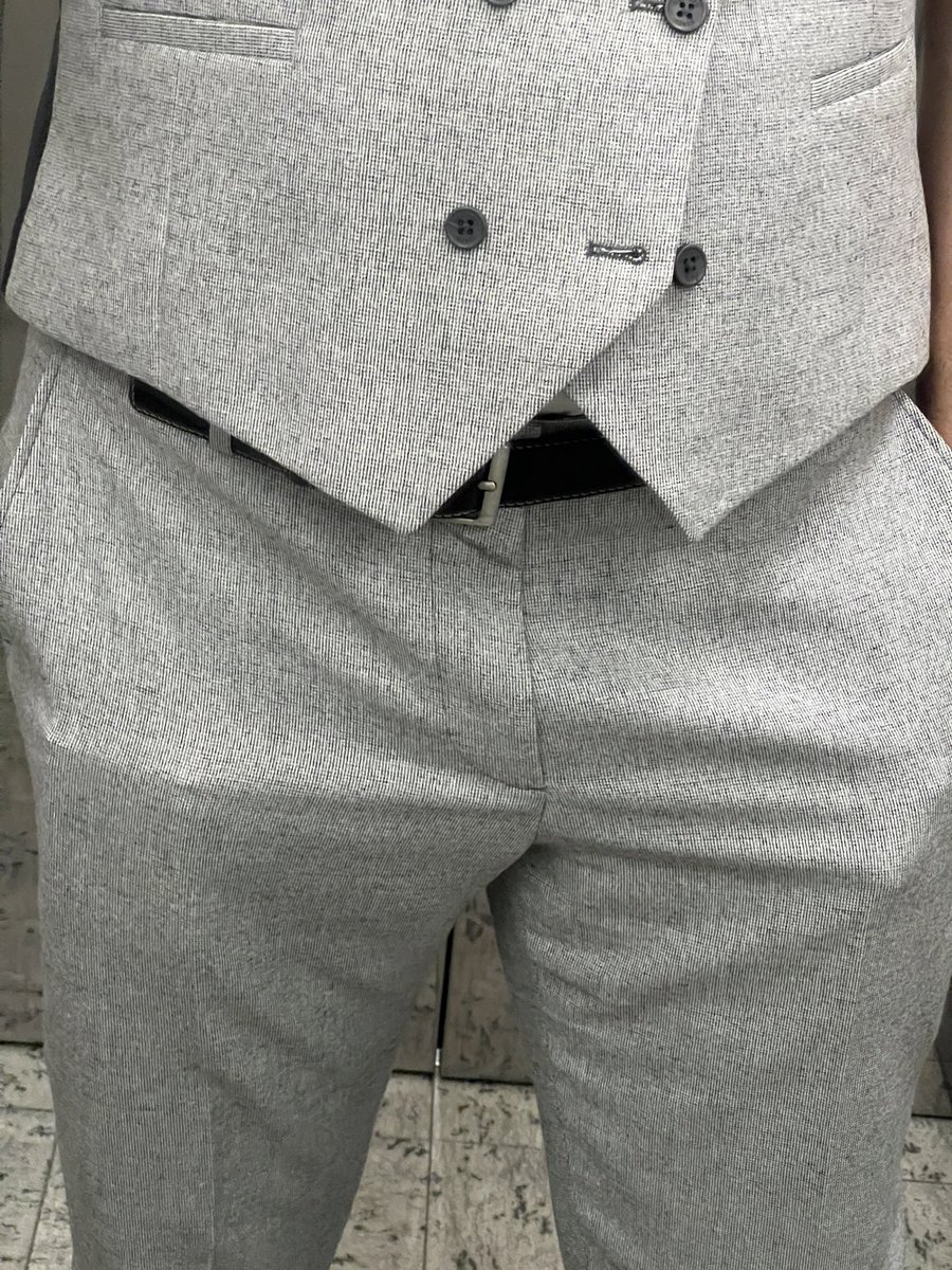 ChrisSuited's tweet photo. If itβs a grey day #suited #3piecesuit #suitandtie #krawatte #anzug #bulge https://t.co/WNcZjdER6u